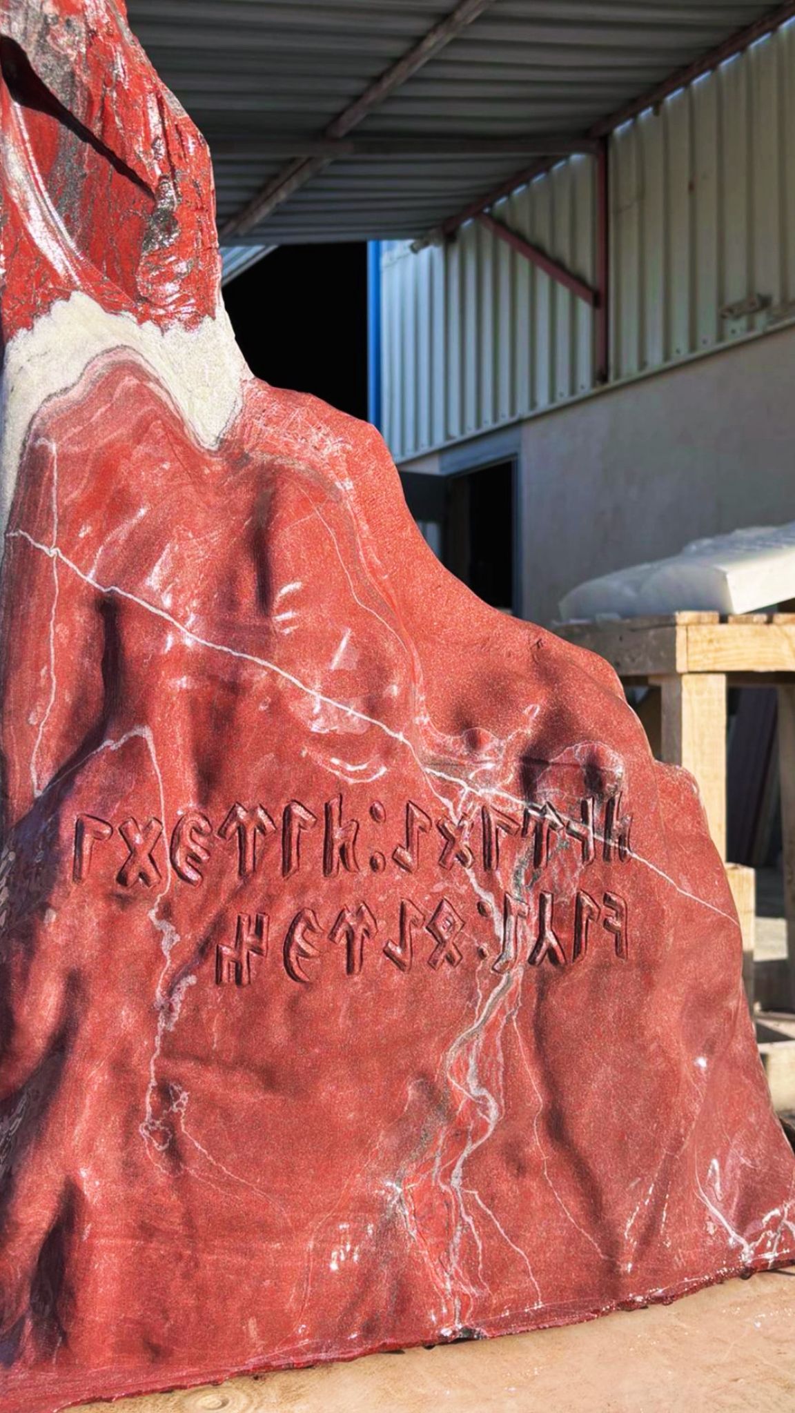 Rosso Laguna marble detail 6